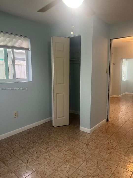 For Rent: $1,500 (1 beds, 1 baths, 300 Square Feet)