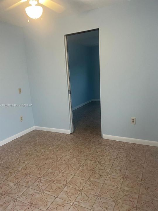 For Rent: $1,500 (1 beds, 1 baths, 300 Square Feet)