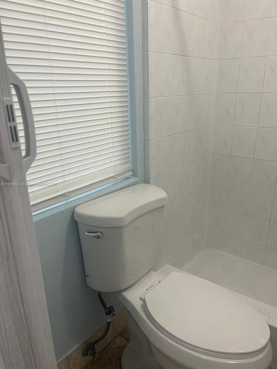 For Rent: $1,500 (1 beds, 1 baths, 300 Square Feet)