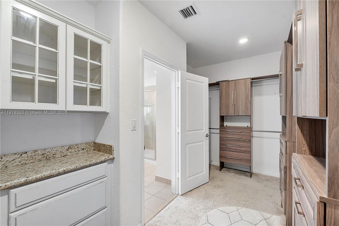 En Renta: $10,000 (6 camas, 3 baños, 2858 Pies cuadrados)