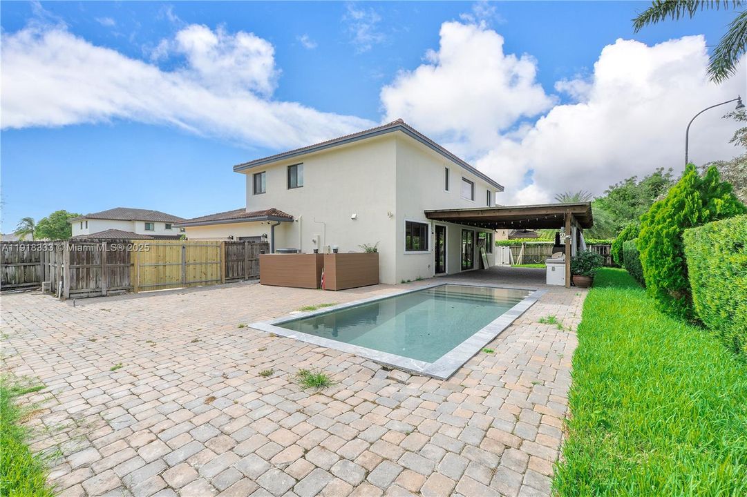 En Renta: $10,000 (6 camas, 3 baños, 2858 Pies cuadrados)