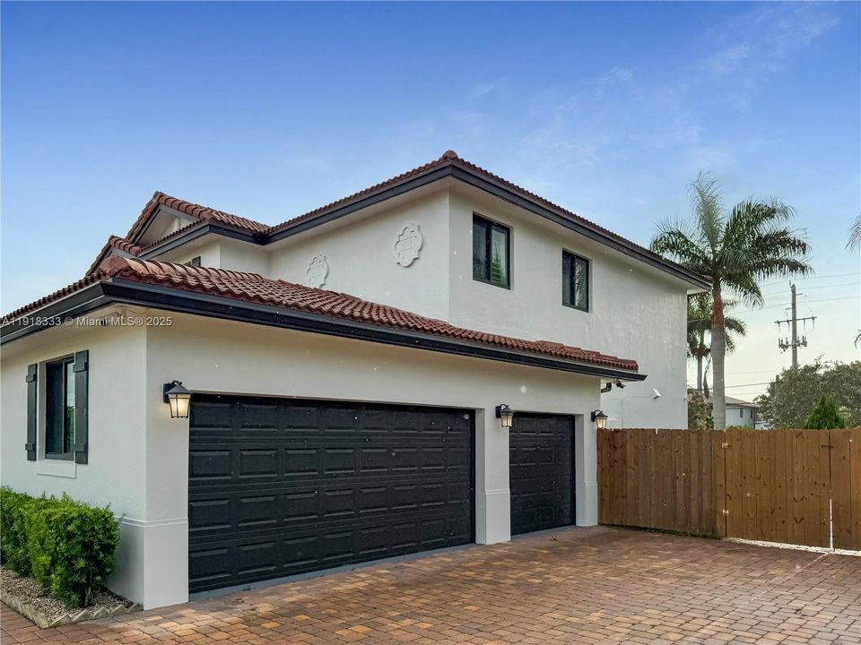 En Renta: $10,000 (6 camas, 3 baños, 2858 Pies cuadrados)