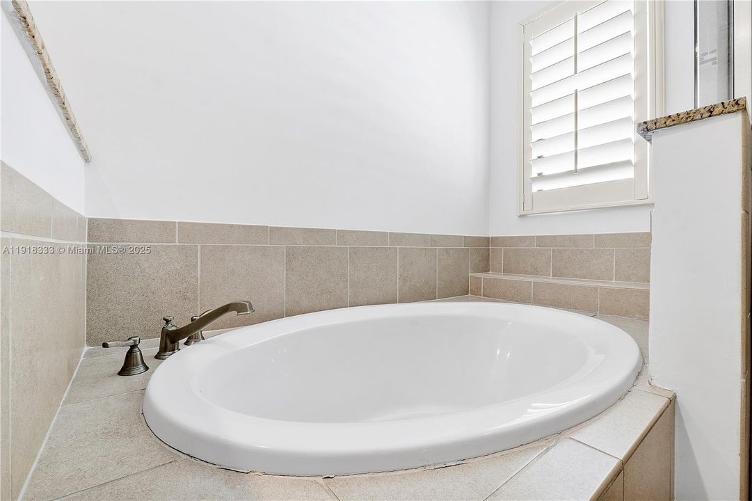 En Renta: $10,000 (6 camas, 3 baños, 2858 Pies cuadrados)