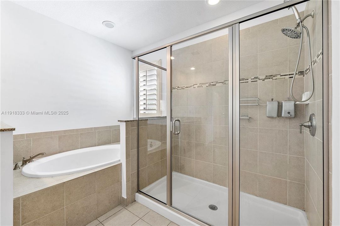 En Renta: $10,000 (6 camas, 3 baños, 2858 Pies cuadrados)