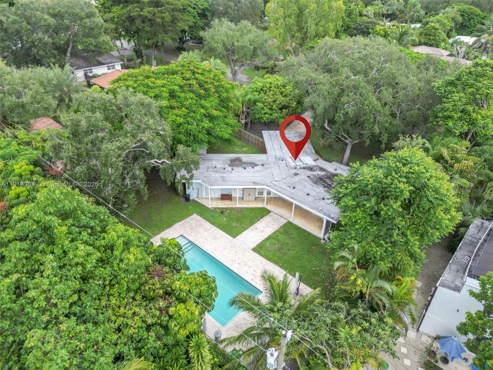 Под контрактом: $1,190,000 (3 спален, 2 ванн, 1044 Квадратных фут)