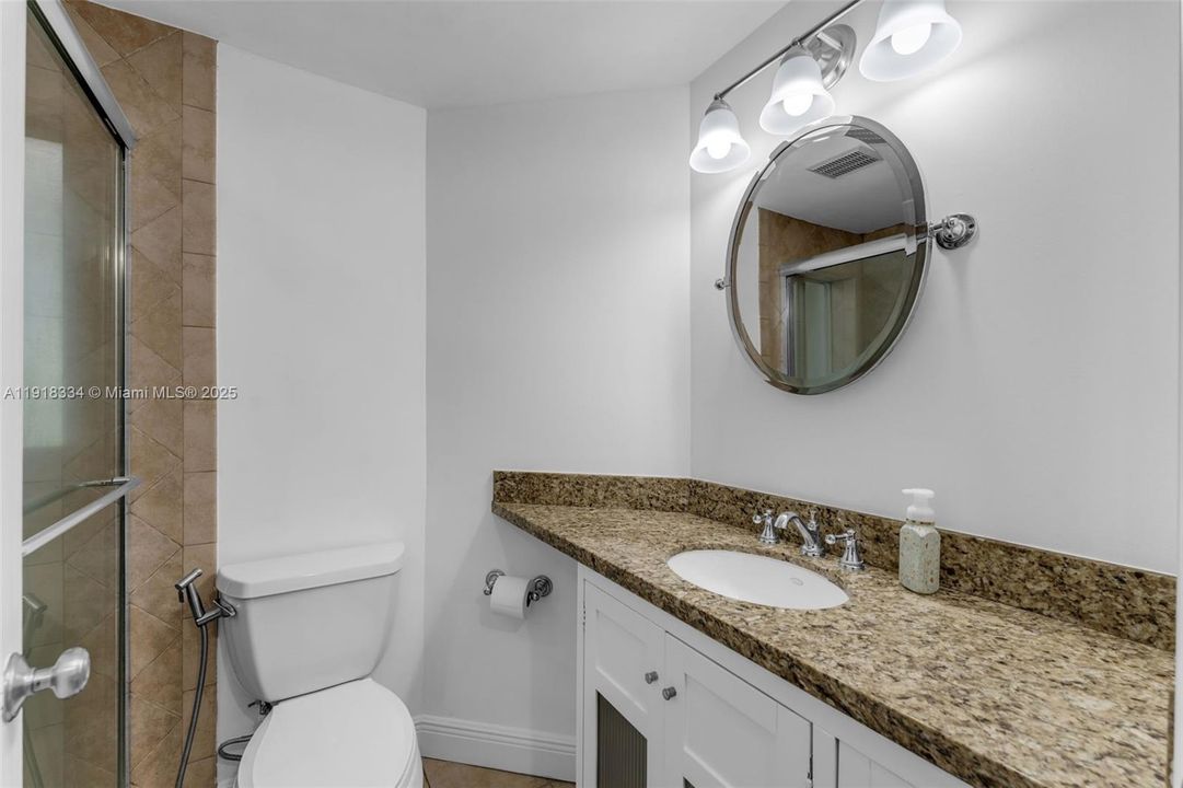 Под контрактом: $1,190,000 (3 спален, 2 ванн, 1044 Квадратных фут)