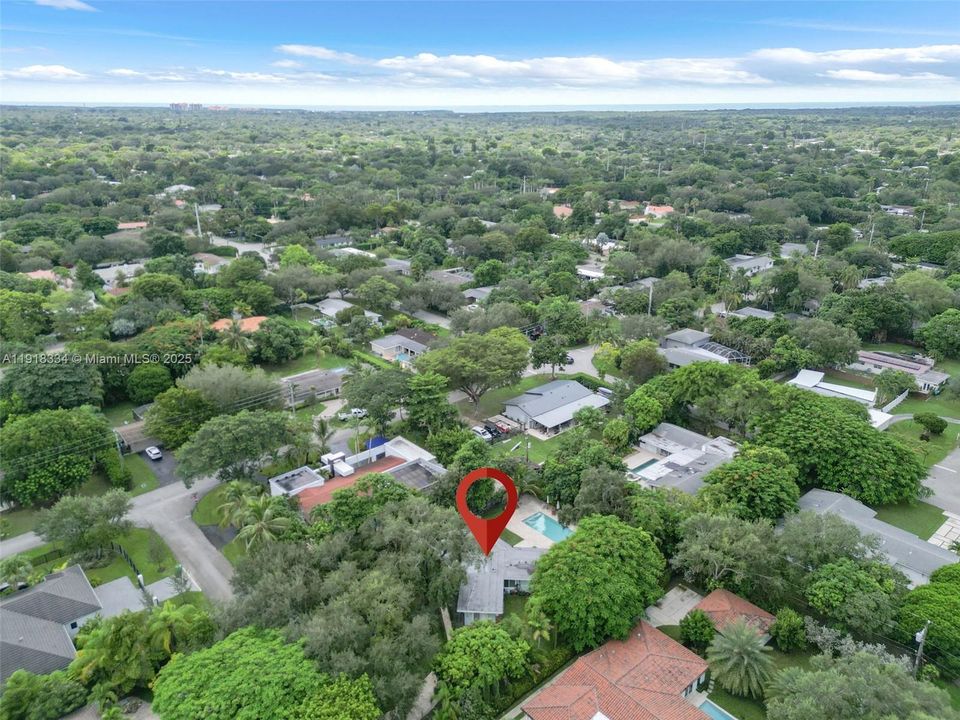 Под контрактом: $1,190,000 (3 спален, 2 ванн, 1044 Квадратных фут)