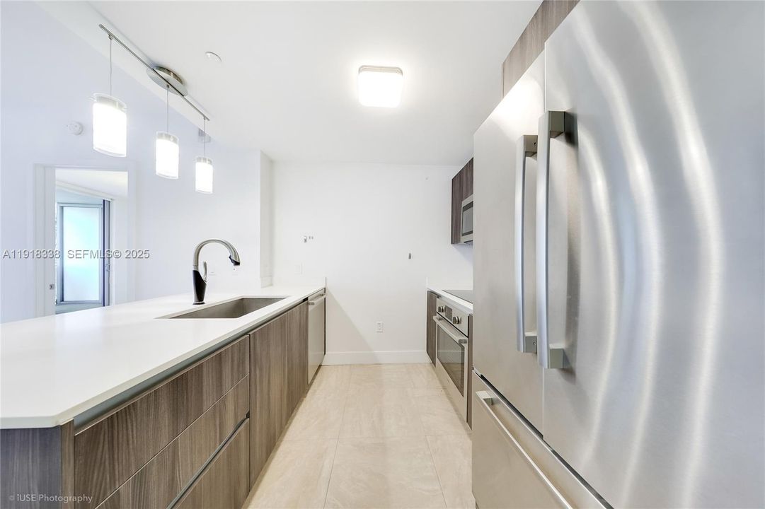 出租: $3,650 (1 贝兹, 1 浴室, 745 平方英尺)