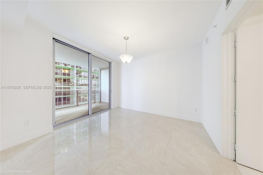 出租: $3,650 (1 贝兹, 1 浴室, 745 平方英尺)