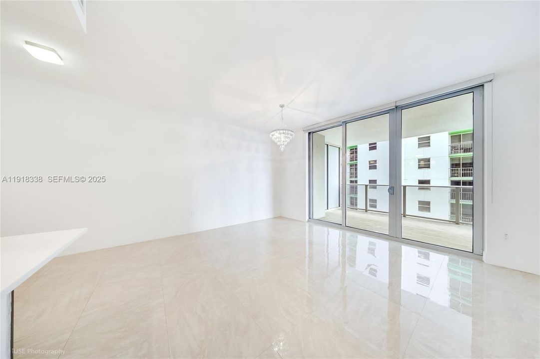 出租: $3,650 (1 贝兹, 1 浴室, 745 平方英尺)