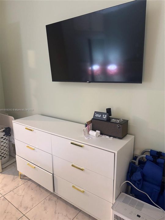 For Sale: $164,999 (0 beds, 1 baths, 375 Square Feet)