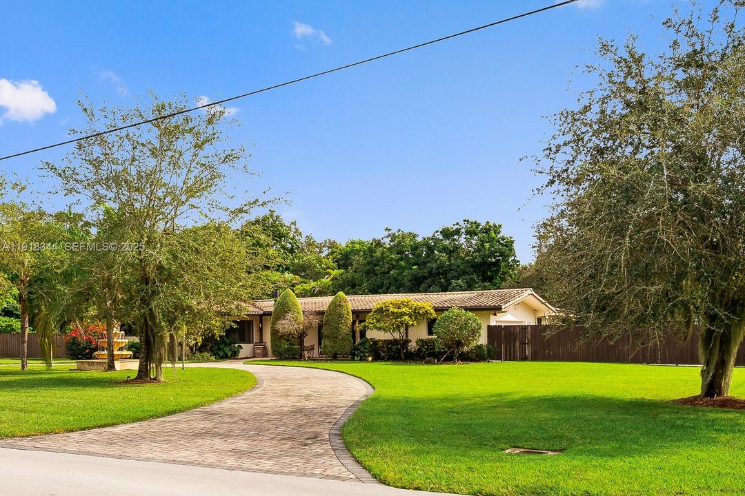 For Sale: $1,900,000 (3 beds, 3 baths, 1970 Square Feet)