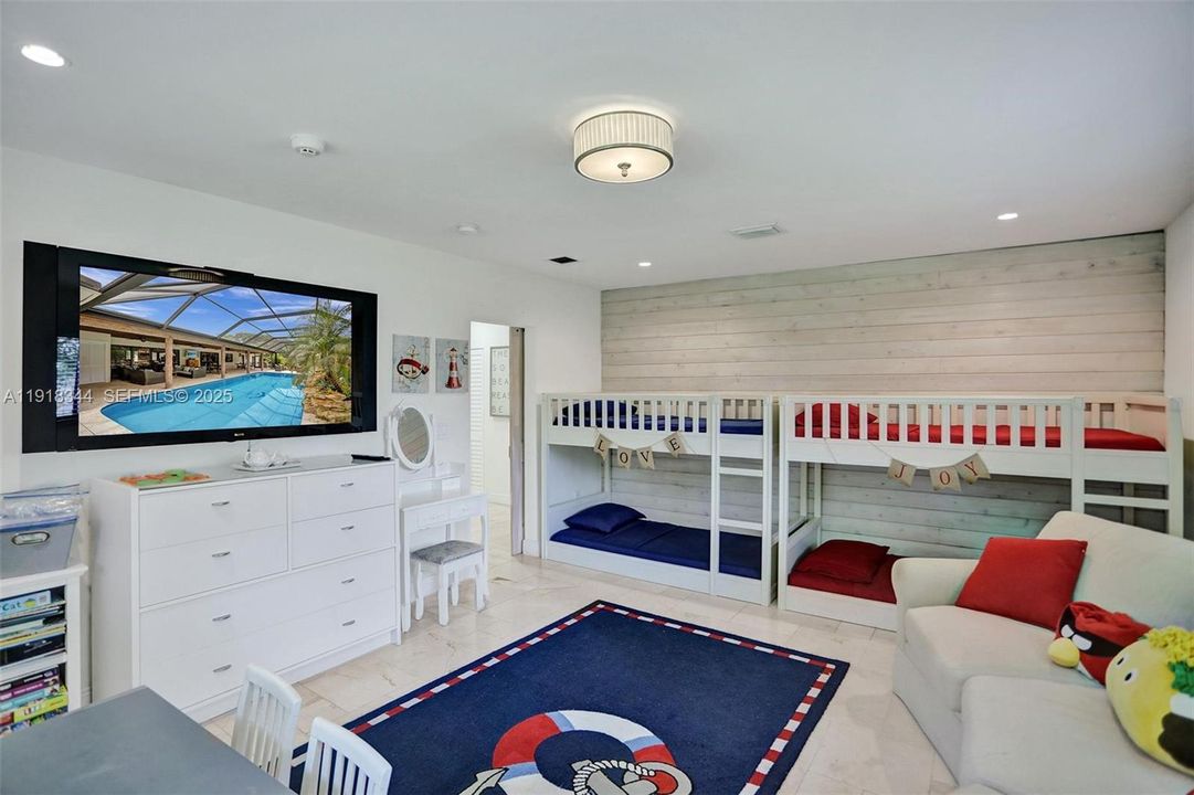 For Sale: $1,900,000 (3 beds, 3 baths, 1970 Square Feet)