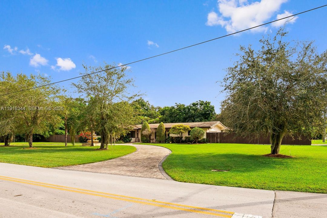 For Sale: $1,900,000 (3 beds, 3 baths, 1970 Square Feet)