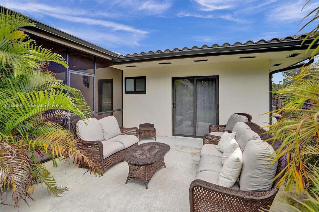 For Sale: $1,900,000 (3 beds, 3 baths, 1970 Square Feet)