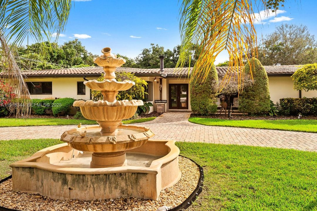 For Sale: $1,900,000 (3 beds, 3 baths, 1970 Square Feet)