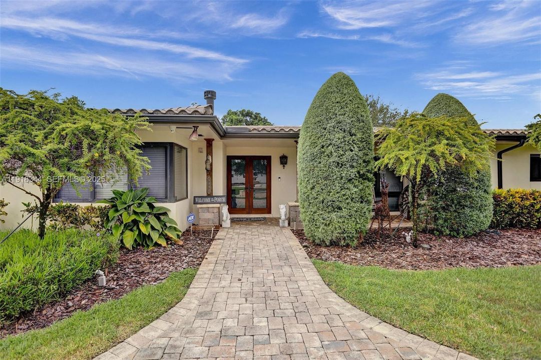 For Sale: $1,900,000 (3 beds, 3 baths, 1970 Square Feet)