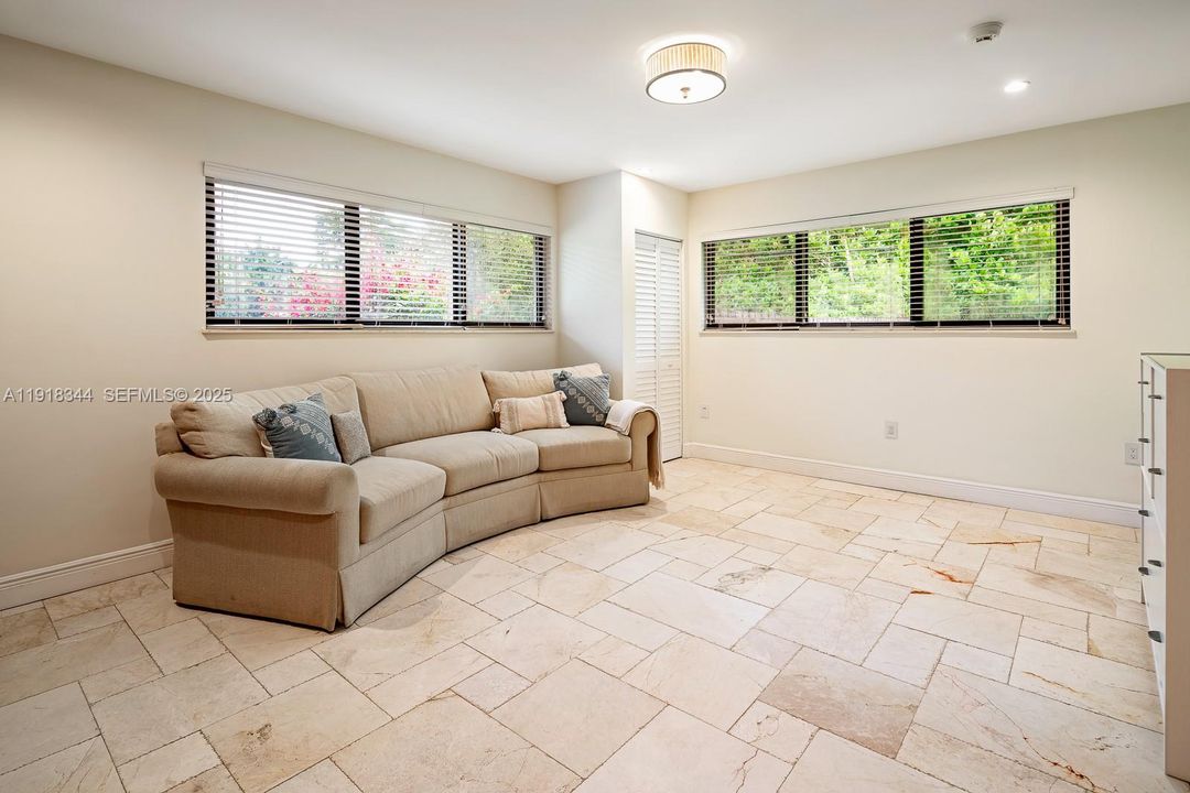 For Sale: $1,900,000 (3 beds, 3 baths, 1970 Square Feet)