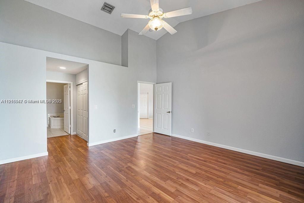 En Venta: $435,000 (2 camas, 2 baños, 1379 Pies cuadrados)