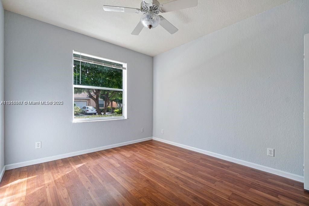 En Venta: $435,000 (2 camas, 2 baños, 1379 Pies cuadrados)