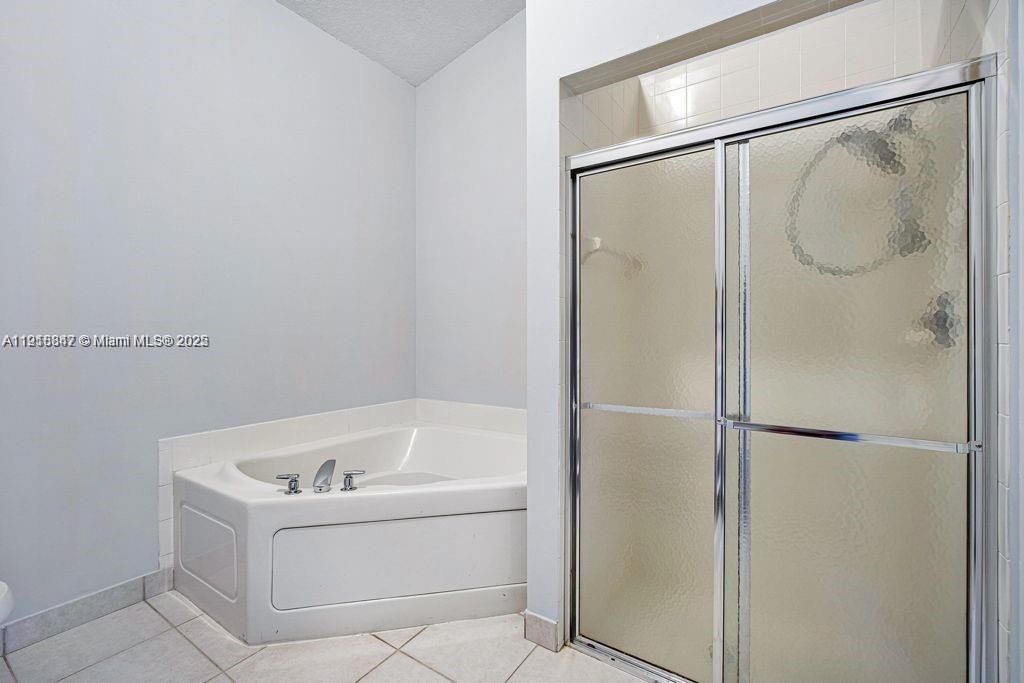 En Venta: $435,000 (2 camas, 2 baños, 1379 Pies cuadrados)