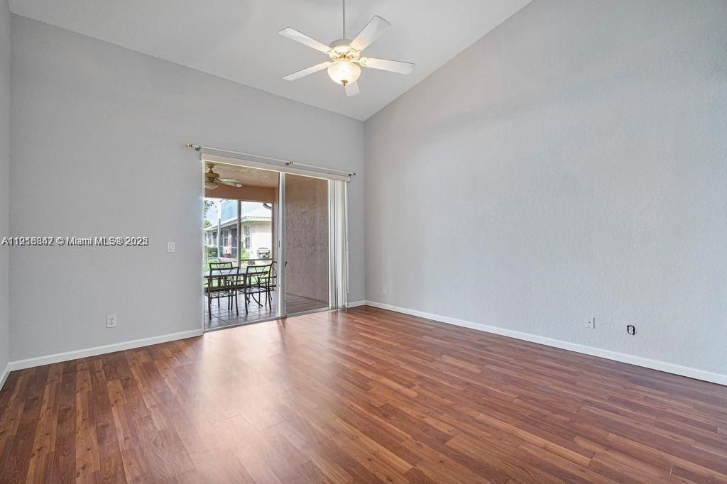 En Venta: $435,000 (2 camas, 2 baños, 1379 Pies cuadrados)