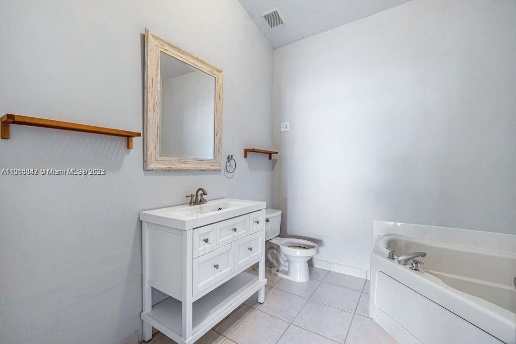 En Venta: $435,000 (2 camas, 2 baños, 1379 Pies cuadrados)