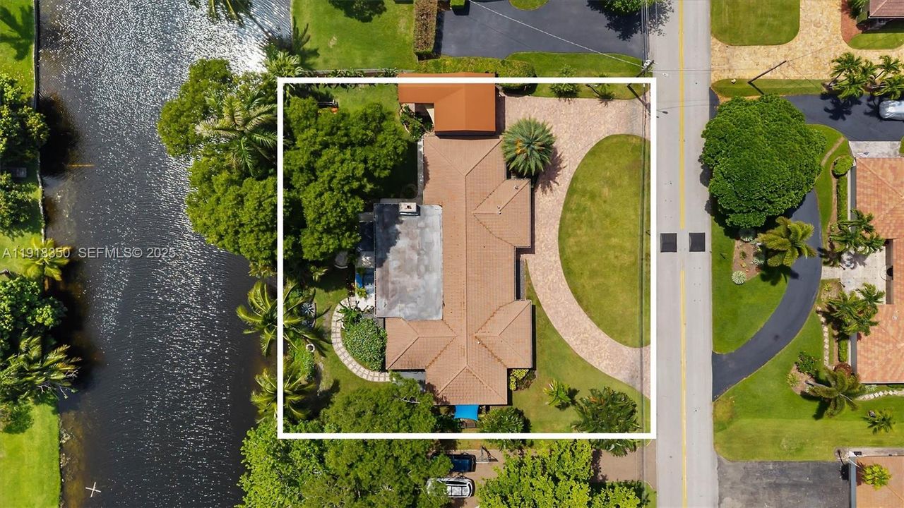 For Sale: $850,000 (4 beds, 2 baths, 2626 Square Feet)