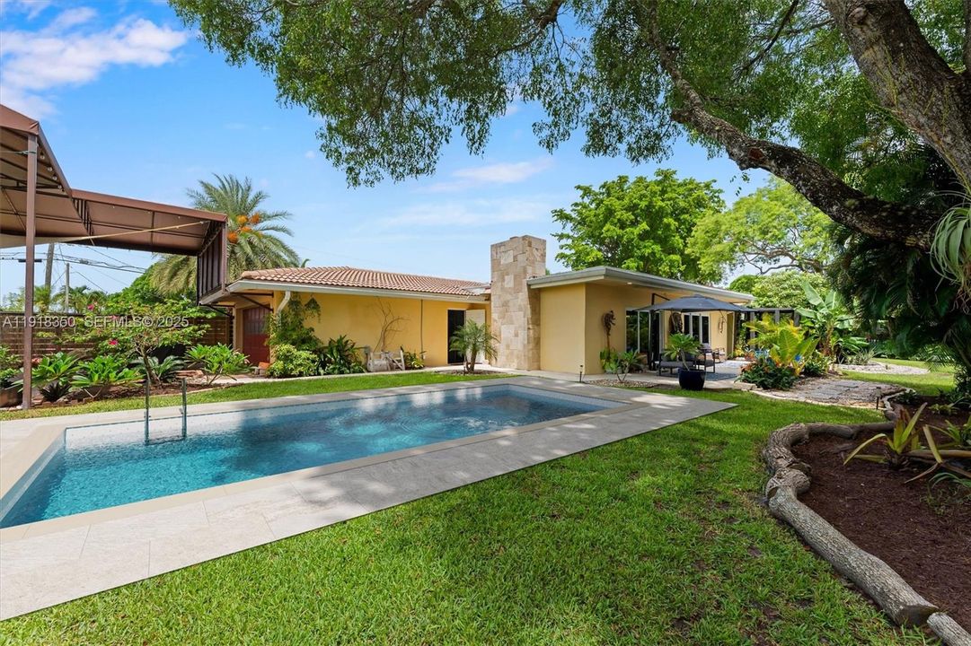 For Sale: $850,000 (4 beds, 2 baths, 2626 Square Feet)