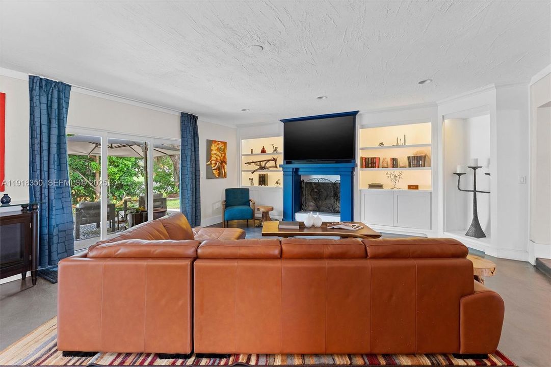 For Sale: $850,000 (4 beds, 2 baths, 2626 Square Feet)