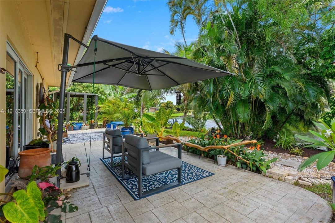 For Sale: $850,000 (4 beds, 2 baths, 2626 Square Feet)