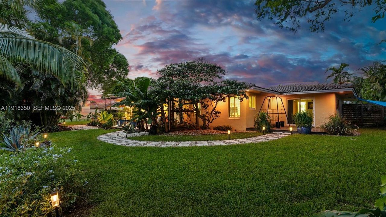 For Sale: $850,000 (4 beds, 2 baths, 2626 Square Feet)