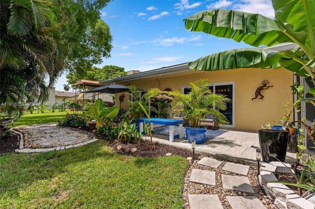 For Sale: $850,000 (4 beds, 2 baths, 2626 Square Feet)