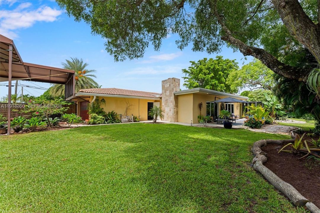 For Sale: $850,000 (4 beds, 2 baths, 2626 Square Feet)