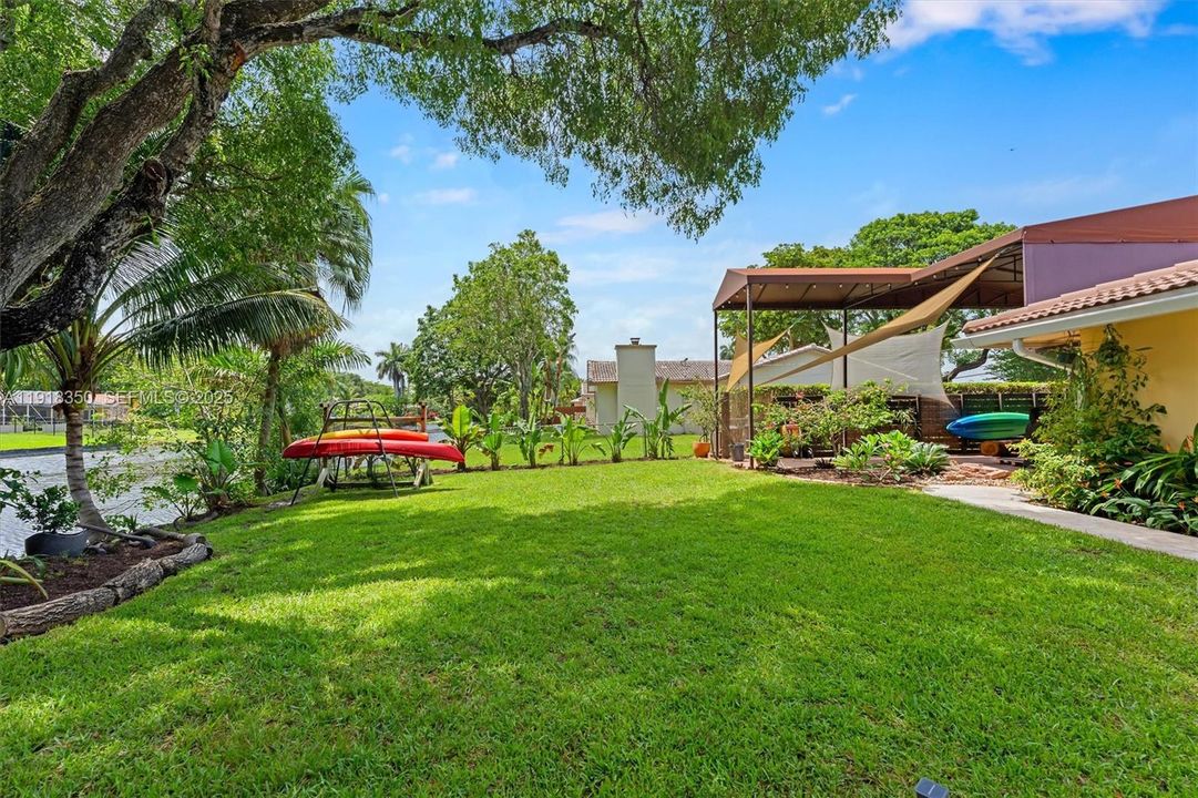 For Sale: $850,000 (4 beds, 2 baths, 2626 Square Feet)