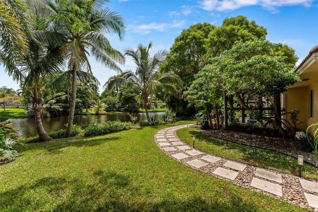 For Sale: $850,000 (4 beds, 2 baths, 2626 Square Feet)