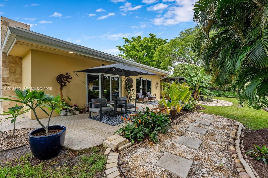 For Sale: $850,000 (4 beds, 2 baths, 2626 Square Feet)