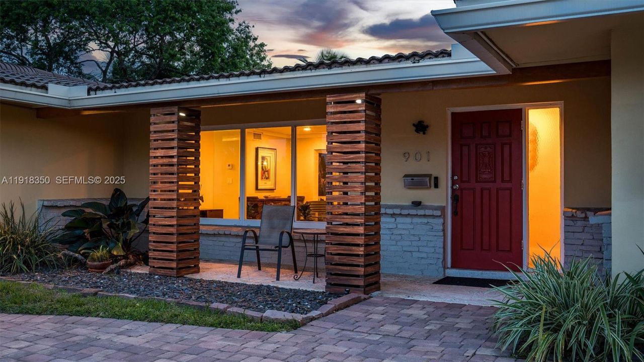 For Sale: $850,000 (4 beds, 2 baths, 2626 Square Feet)