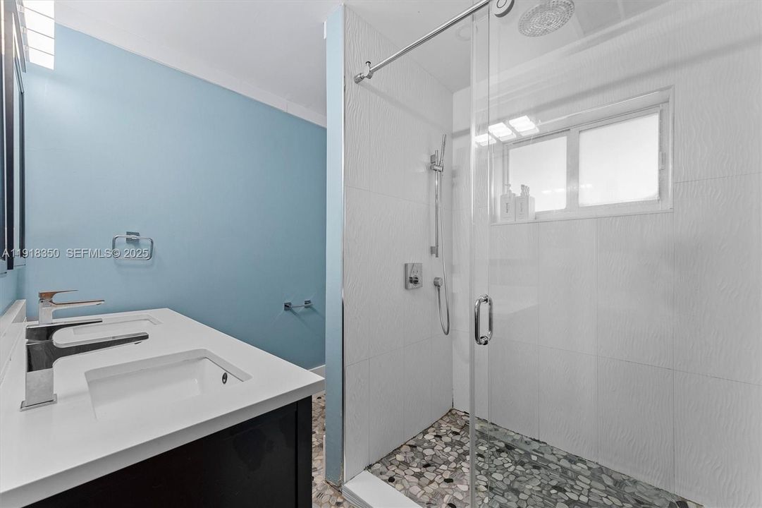 For Sale: $850,000 (4 beds, 2 baths, 2626 Square Feet)