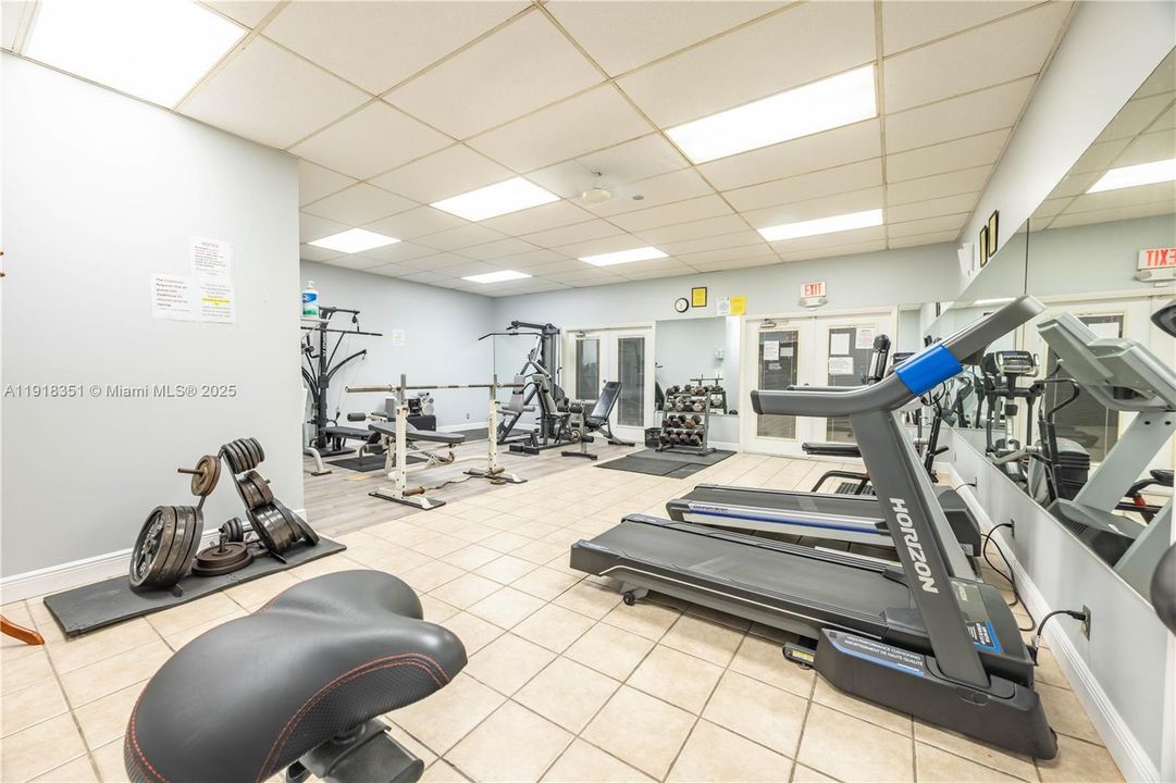 На продажу: $100,000 (1 спален, 1 ванн, 928 Квадратных фут)