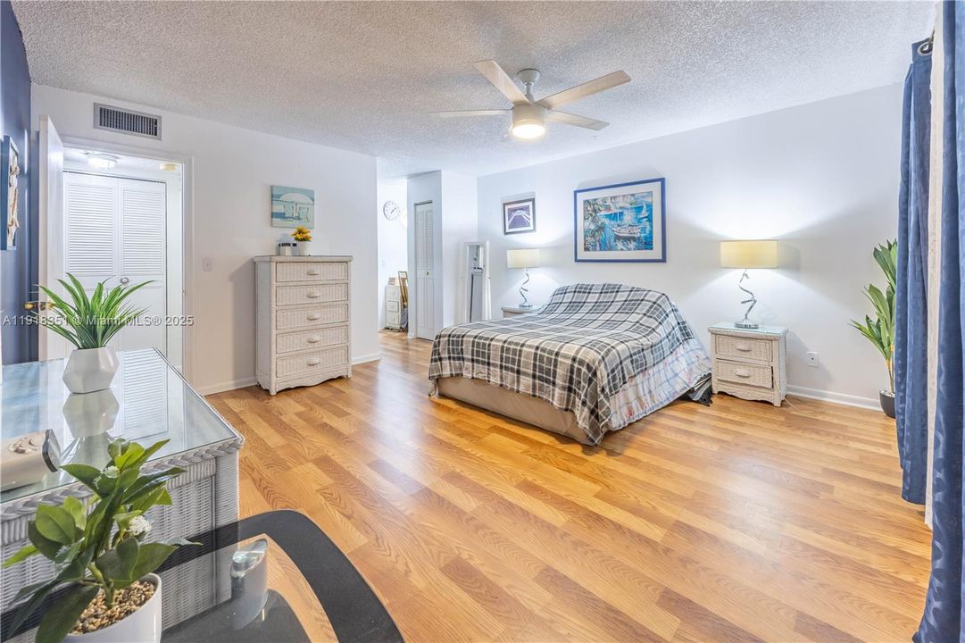 На продажу: $100,000 (1 спален, 1 ванн, 928 Квадратных фут)