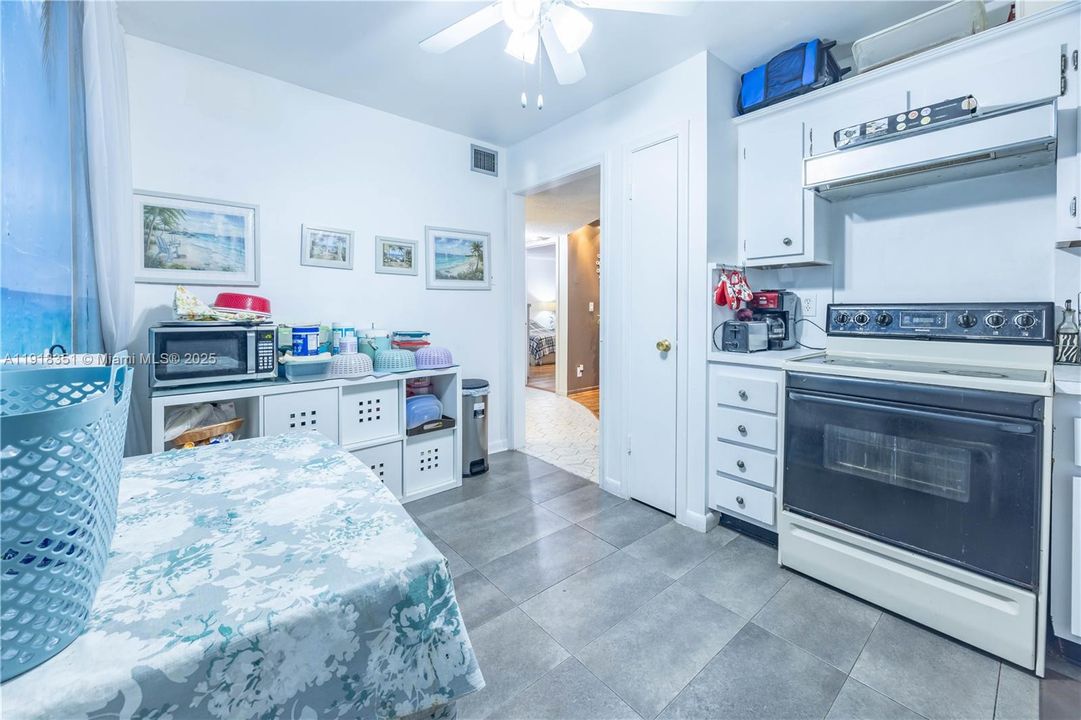 На продажу: $100,000 (1 спален, 1 ванн, 928 Квадратных фут)