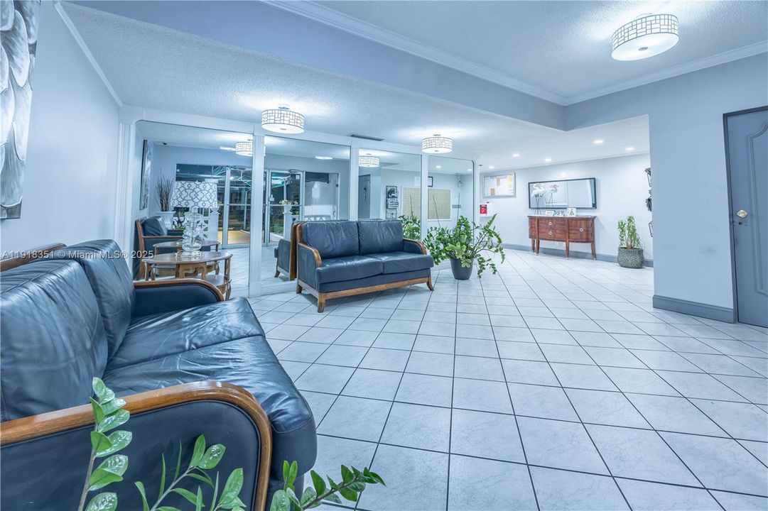 На продажу: $100,000 (1 спален, 1 ванн, 928 Квадратных фут)