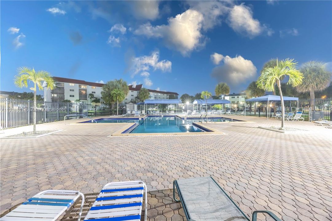 На продажу: $100,000 (1 спален, 1 ванн, 928 Квадратных фут)