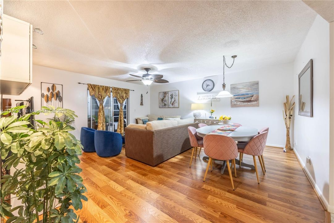 На продажу: $100,000 (1 спален, 1 ванн, 928 Квадратных фут)