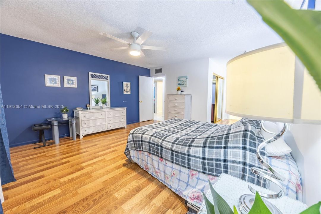 На продажу: $100,000 (1 спален, 1 ванн, 928 Квадратных фут)