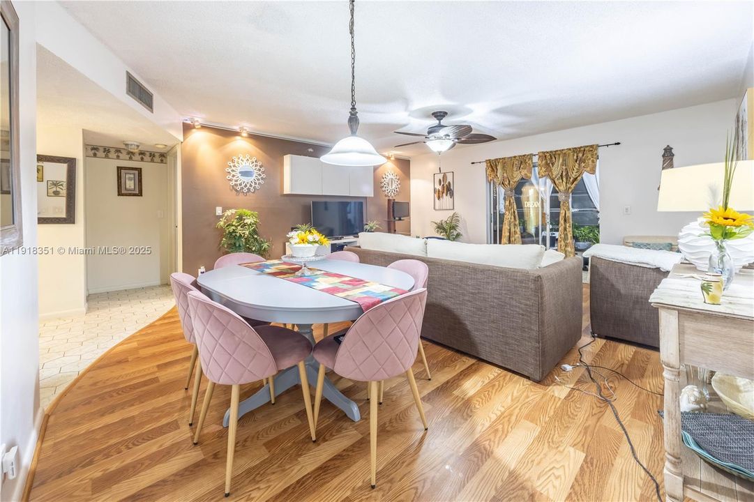 На продажу: $100,000 (1 спален, 1 ванн, 928 Квадратных фут)