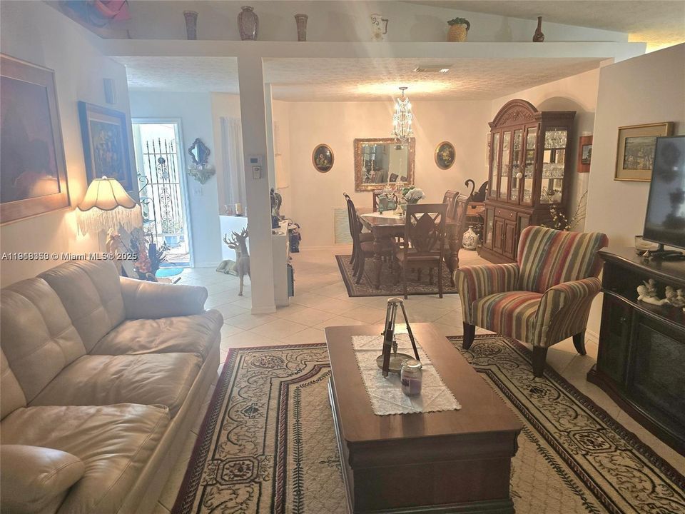 For Sale: $225,000 (2 beds, 2 baths, 1714 Square Feet)