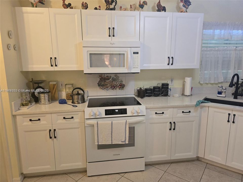For Sale: $225,000 (2 beds, 2 baths, 1714 Square Feet)