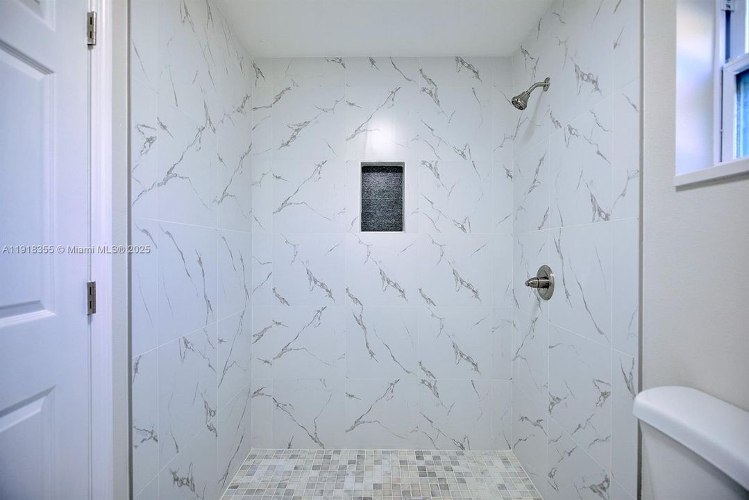 For Sale: $275,000 (2 beds, 2 baths, 1175 Square Feet)